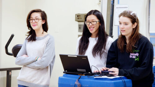 girls robotics team