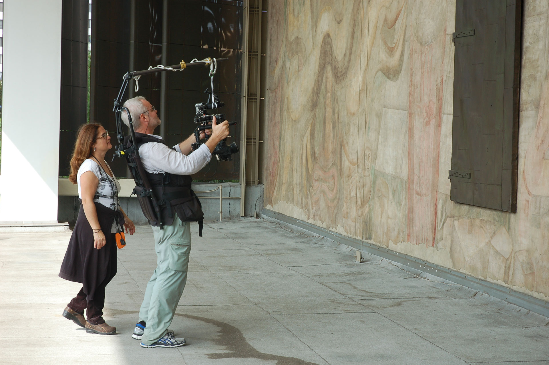 Lorena and Miguel with steadicam in front of Siqueiros mural