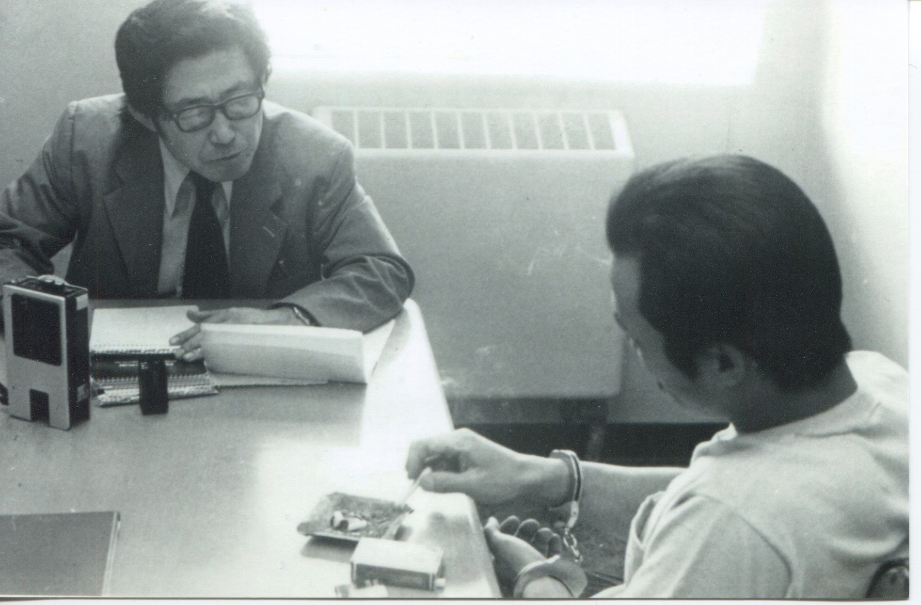 Sacramento Union investigative reporter K.W. Lee interviews Chol Soo Lee.